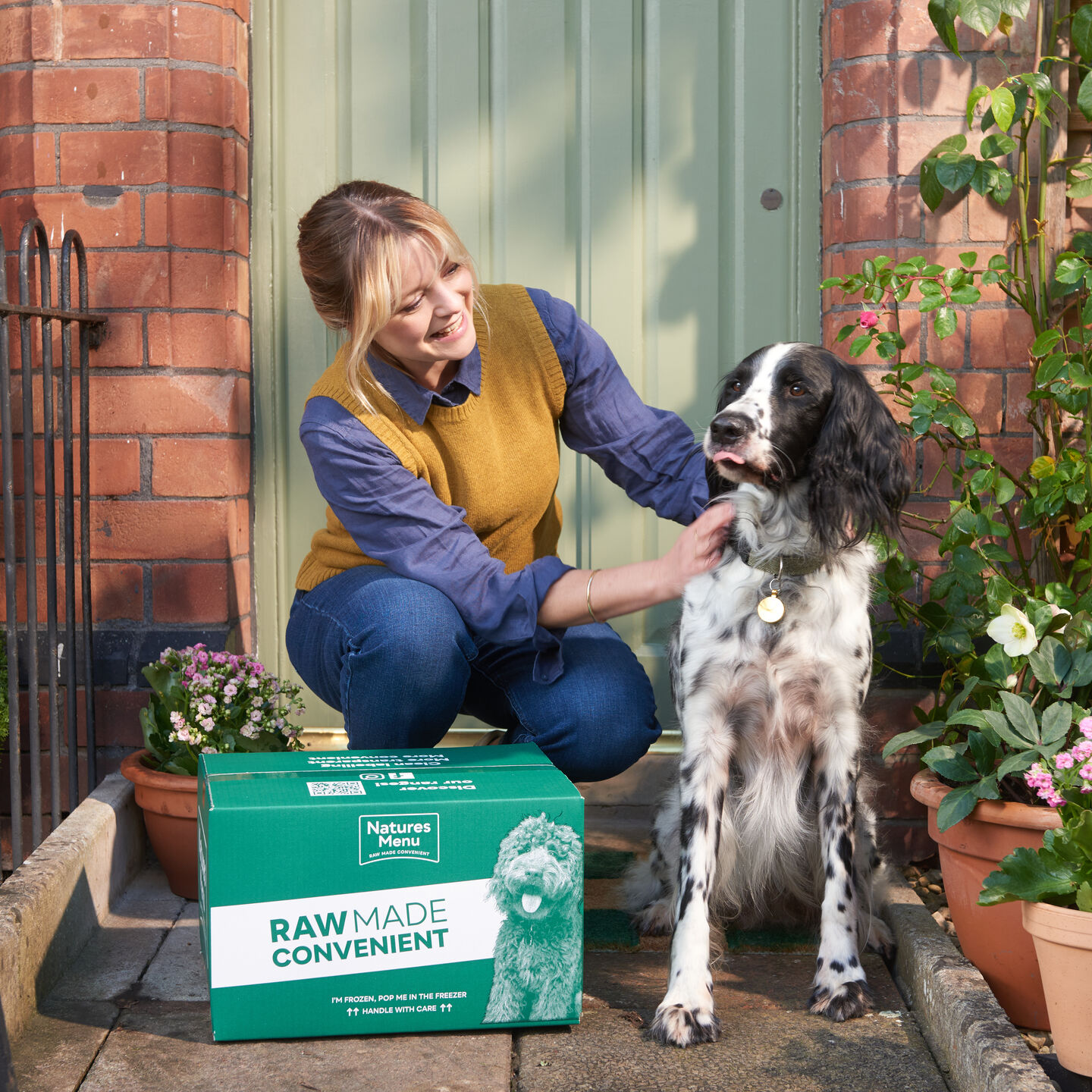 <b>RAW DOG FOOD FOR BEGINNERS - A GUIDE</b><br><br>From Chihuahuas to Great Danes, dogs of all kinds can thrive on a raw dog food diet. Here's everything you need to know...</br>