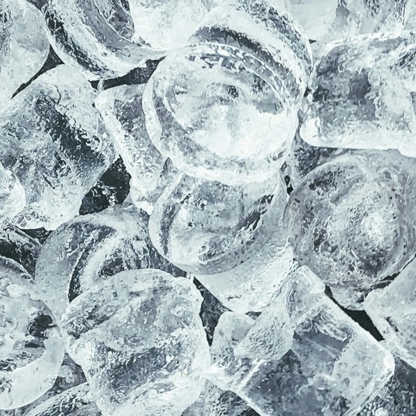 <b>CAN DOGS HAVE ICE CUBES?</b><br><br>When temperatures rise, your dog might need some help cooling off. But is it safe to give them an ice cube?...</br>